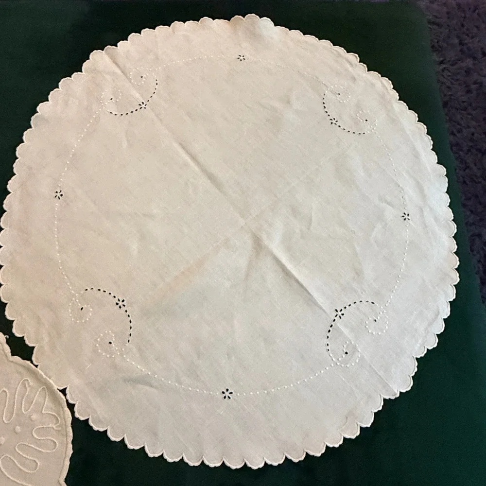 Vintage White Linen Doily Set 2pc Scalloped Edge Eyelet Embroidery Round